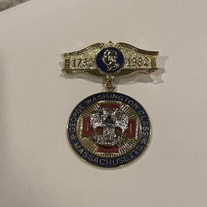 Collectible 1732 1982 George Washington Class 32 Massachusetts Brooch Pin Metal